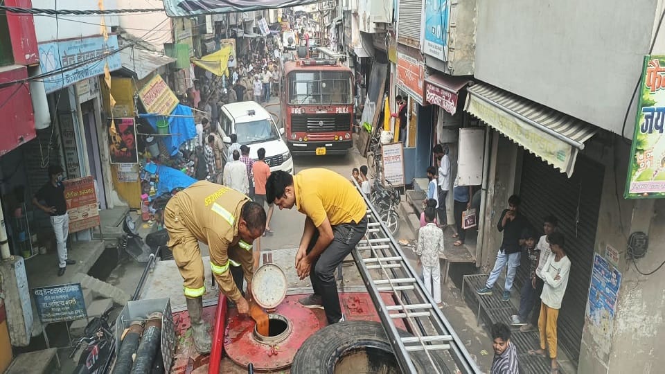 Massive fire breaks out at Vishal Mega Mart warehouse in Kasganj