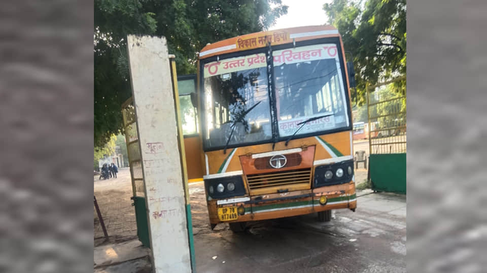 Kanpur: Drivers and conductors create a ruckus over faulty roadways buses