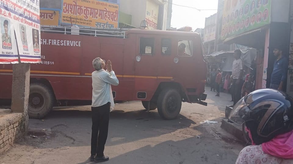 Massive fire breaks out at Vishal Mega Mart warehouse in Kasganj