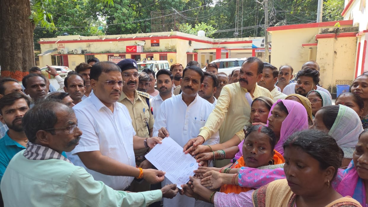 Allegation of wall construction on a 60-year-old path villagers staged a protest in pilibhit