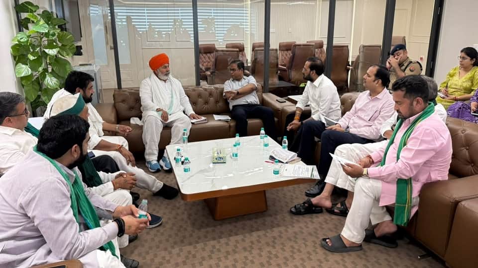 Farmers hold talks with officials at Noida Authority