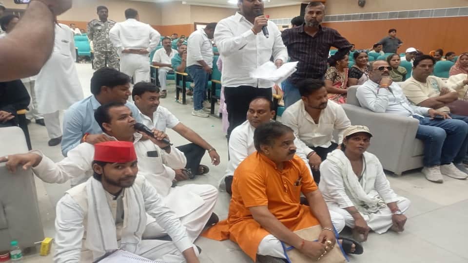 Uproar in Firozabad Municipal House Meeting: Councillors Demand XEN's Removal