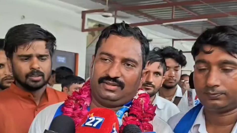 नीरज रावत।