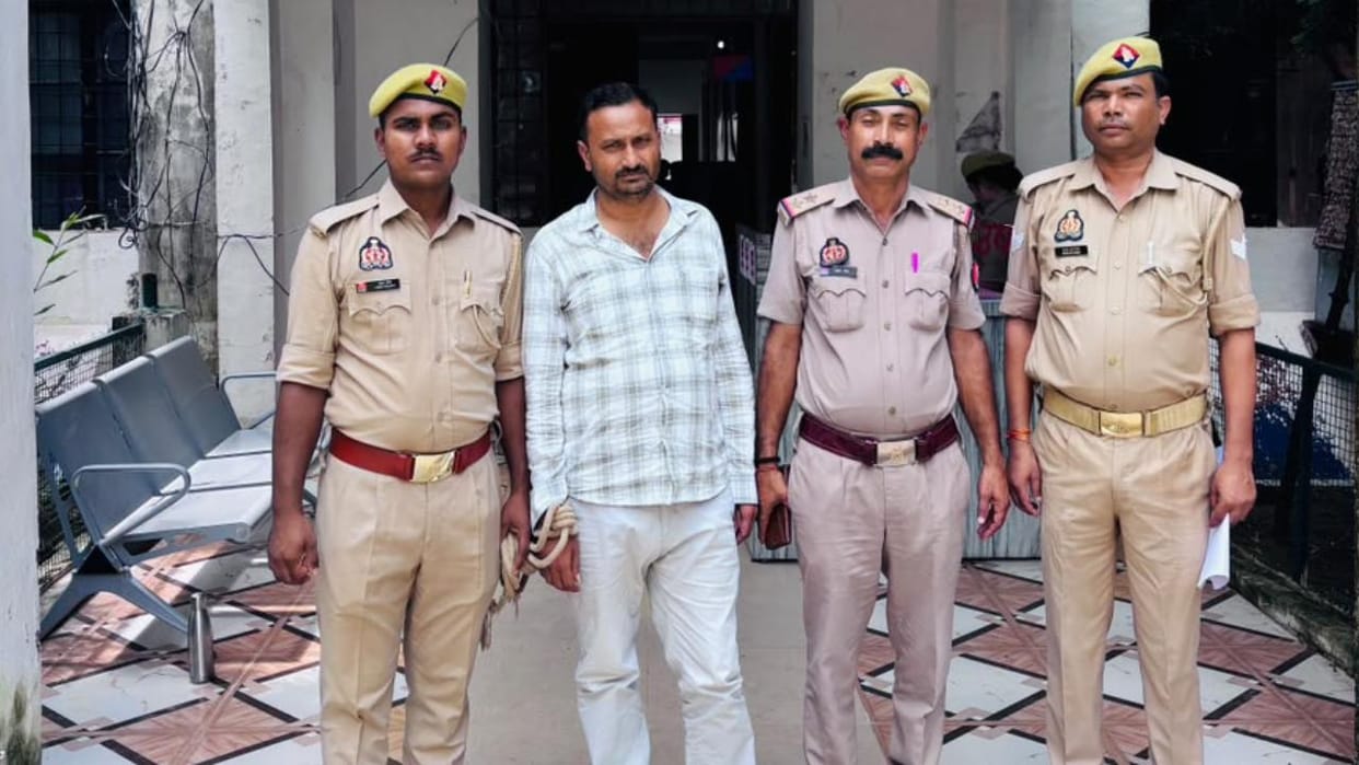 Jhansi: Clerk embezzles lakhs of rupees by promising a job as a computer operator