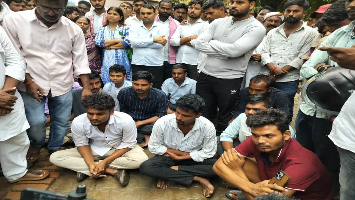 Murder Case: Family stages sit-in at the post-mortem house, demands encounter of the accused.
