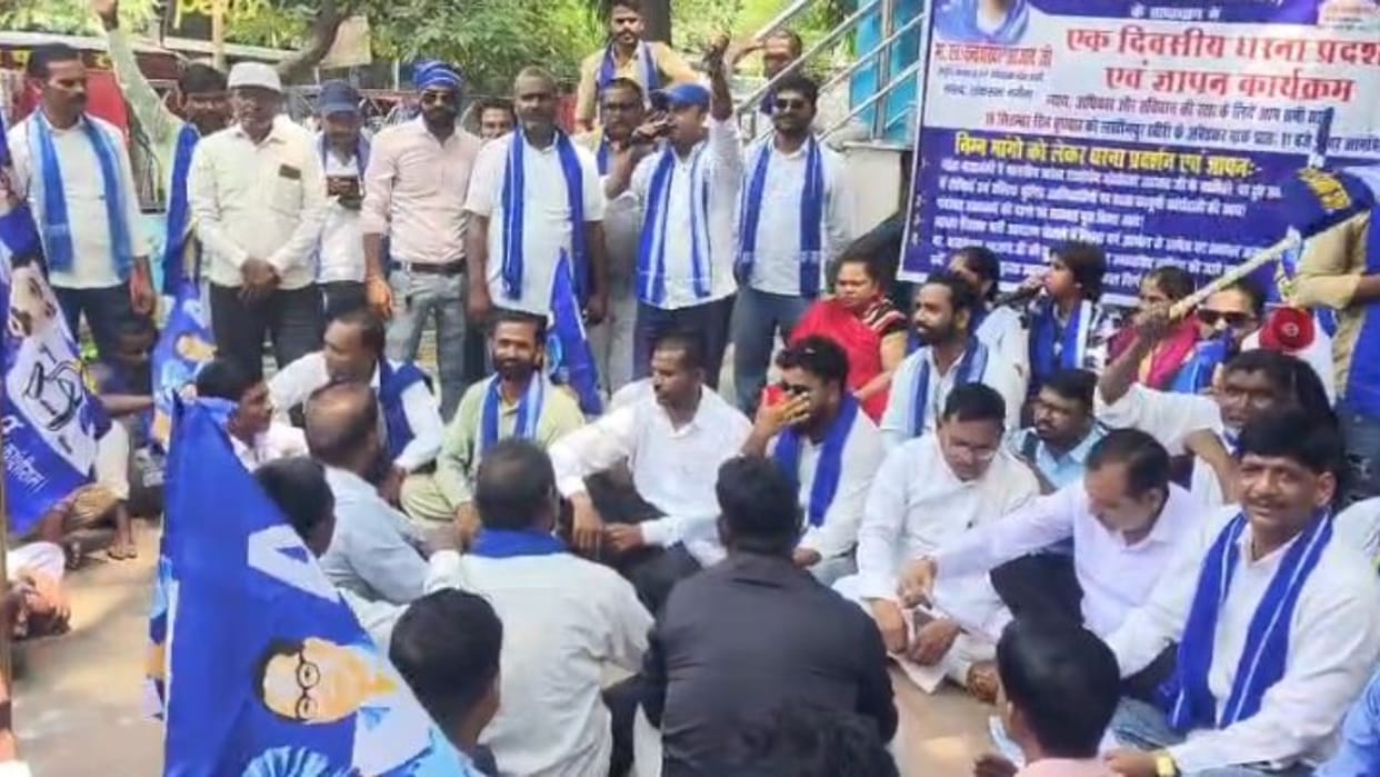 Azad Samaj Party workers protest against the stone-pelting on Chandrashekhar Azad convoy