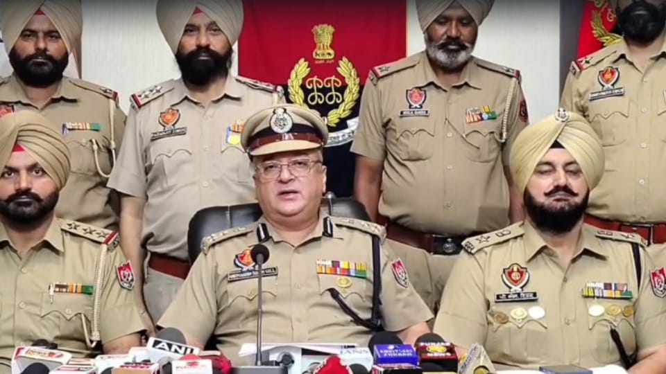 Smuggling under the guise of an ambulance in Amritsar eight arrested including the driver