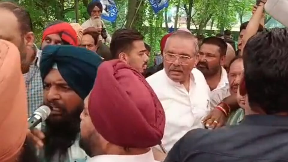 होशियारपुर में विवाद