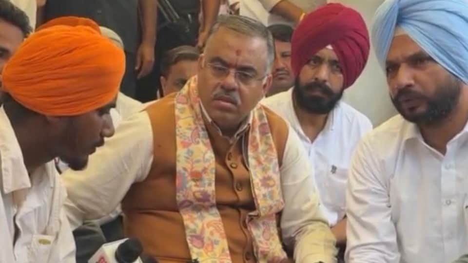 Gulzar Singh suicide case BJP leader Tarun Chugh met with family