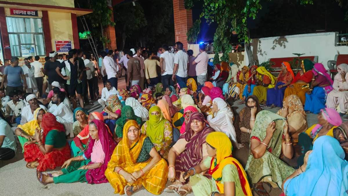 neemrana municipal election chandan saini detained cash distribution ayush hotel lalit yadav