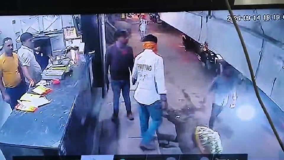 यरी संचालक के बेटे को धमकी, फिर तीन राउंड फायर कर फैलाई दहशत