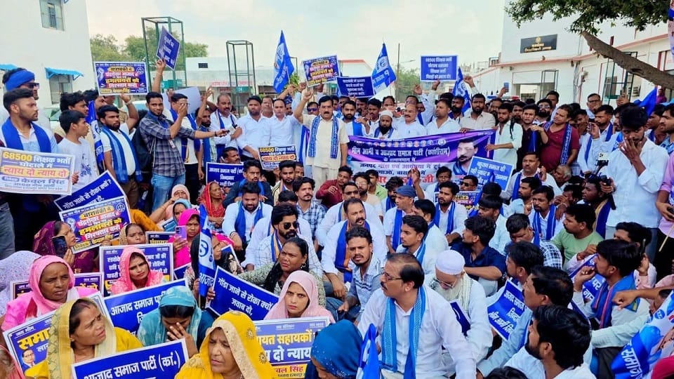 Agra Bapu Nagar: Azad Samaj Party Protests Over Notices to 200 Families