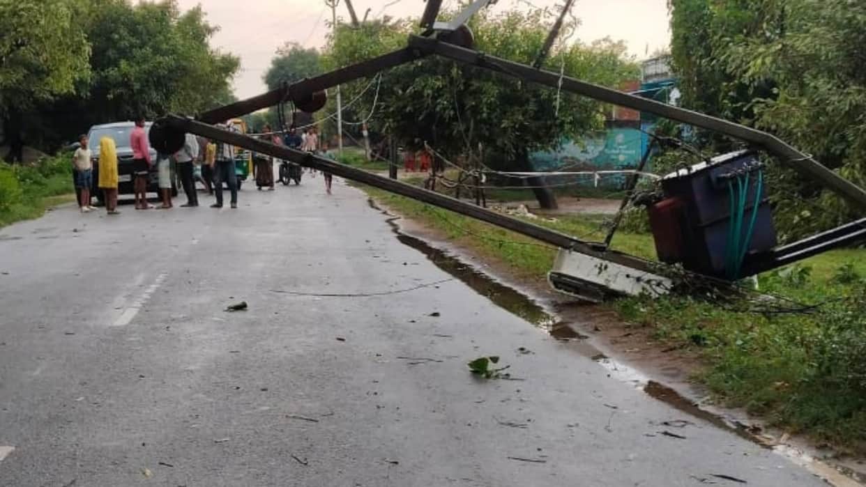 Shahjahanpur hit by strong winds followed by rain