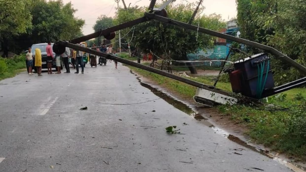 Shahjahanpur hit by strong winds followed by rain