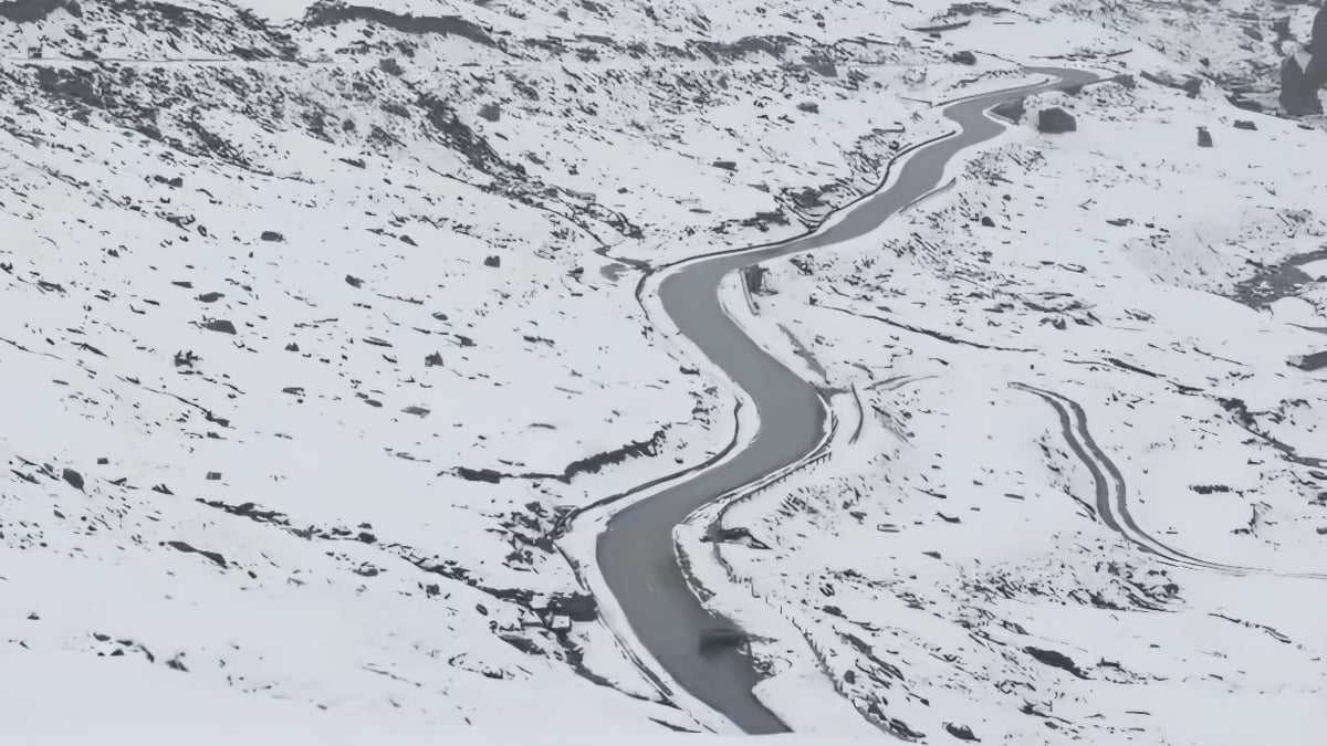 हिमाचल-उत्तराखंड की चोटियों पर बर्फबारी: भूस्खलन से केदारनाथ यात्रा बाधित, 16 तक रुक-रुक कर बारिश होने के आसार