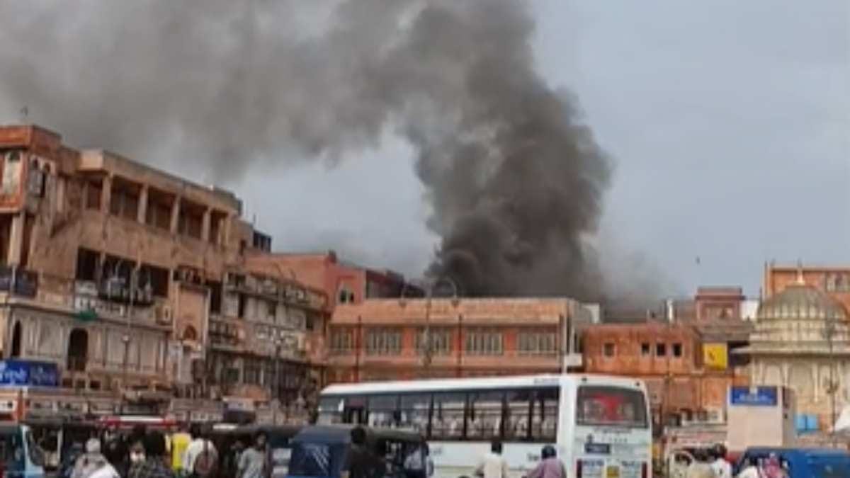 Massive Fire Breaks Out in Jaipur’s Tripolia Bazaar, Over 20 Shops Gutted