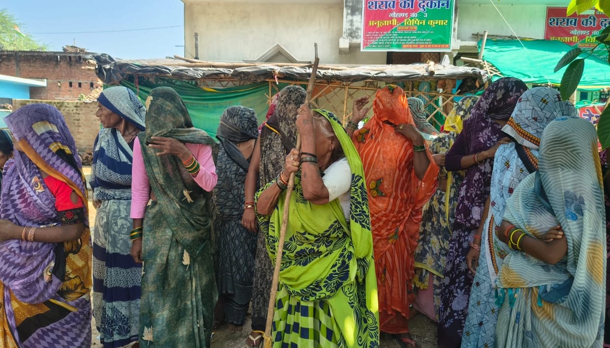 Hamirpur Women created a ruckus at a liquor shop locked salesman inside were eventually pacified by police