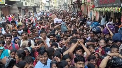 devotees couples took dip in Lolark Kund with wish of begetting child in varanasi