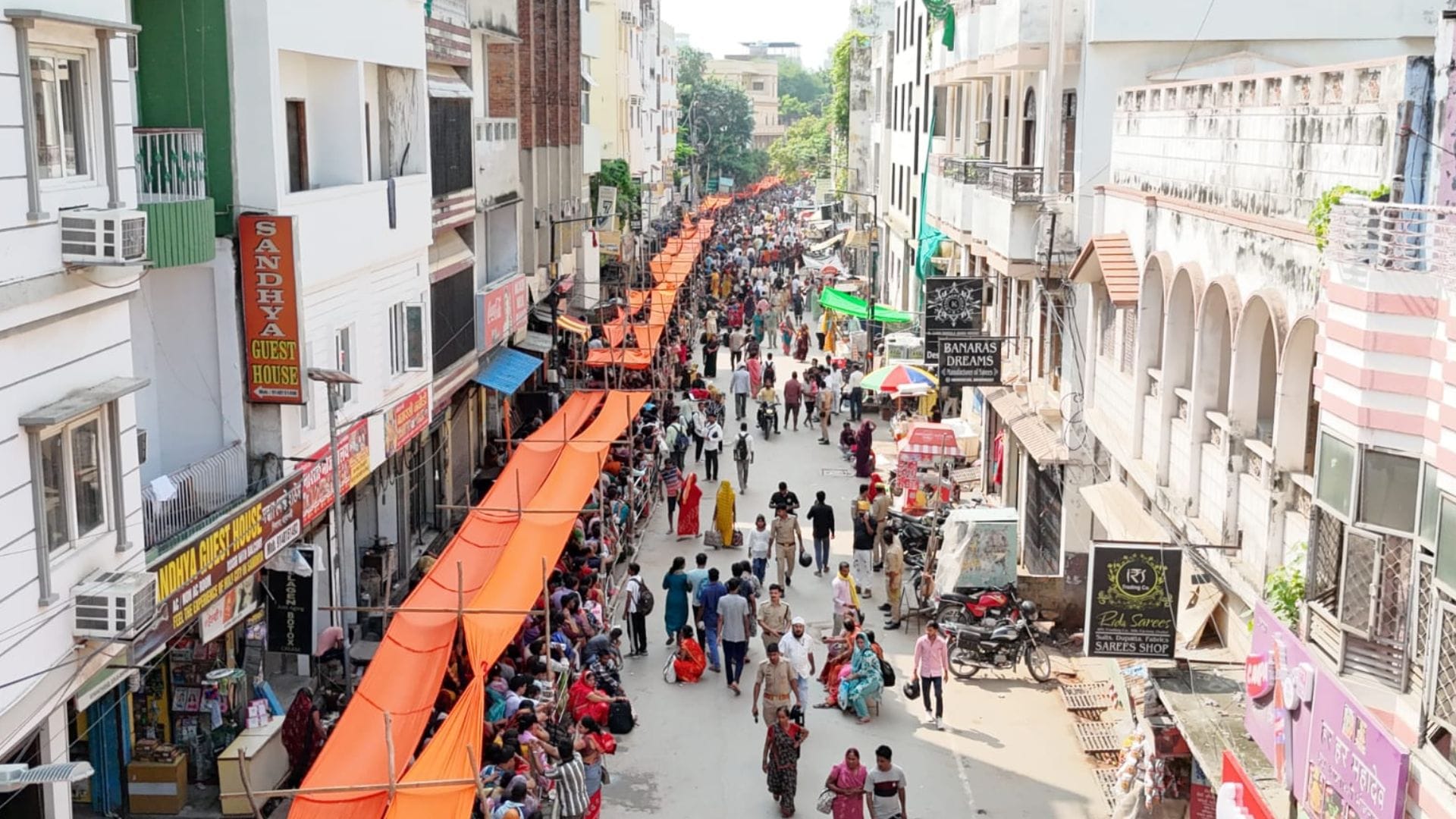 devotees couples took dip in Lolark Kund with wish of begetting child in varanasi