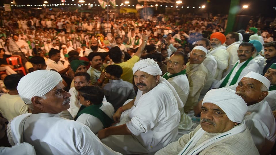 Muzaffarnagar: Farmers roar at BKU's Mahapanchayat, demand sugarcane price of ₹500; 16 demands raised.