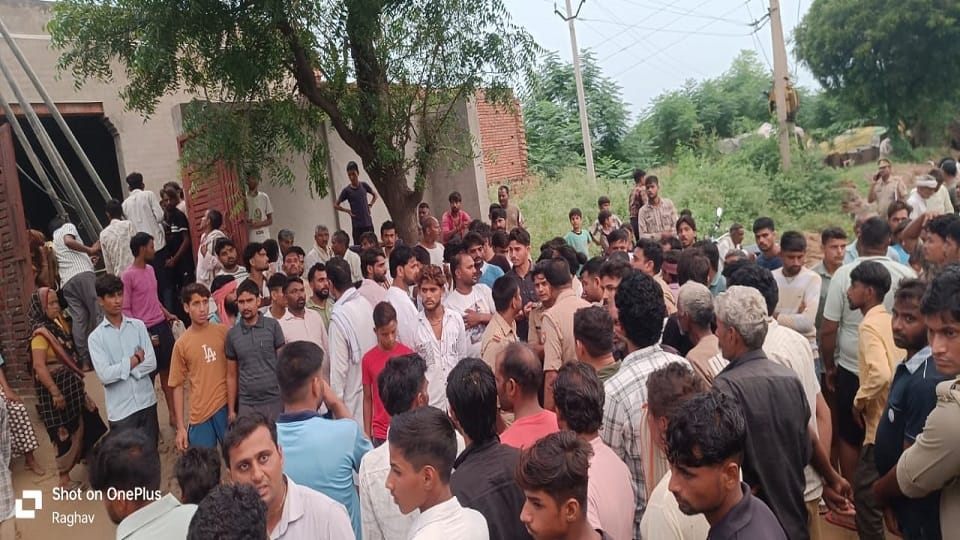 Three laborers died of electrocution while boring in Mathura