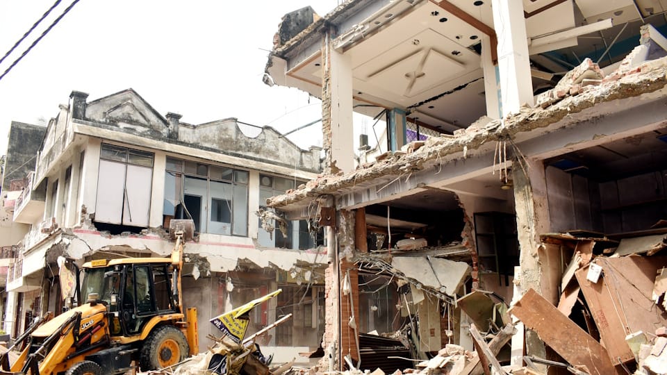 Meerut central market demolition news Update People wept bitterly upon seeing the bulldozer in action
