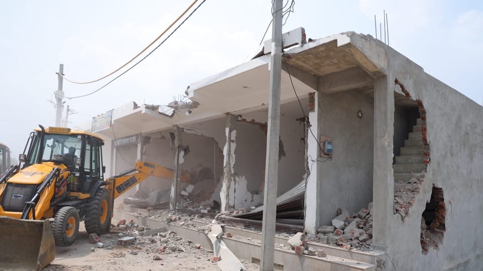 Meerut central market demolition news Update People wept bitterly upon seeing the bulldozer in action