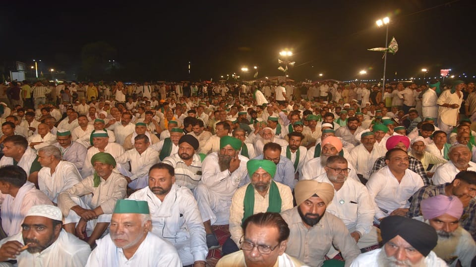 Muzaffarnagar: Farmers roar at BKU's Mahapanchayat, demand sugarcane price of ₹500; 16 demands raised.