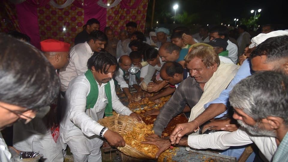 Muzaffarnagar: Farmers roar at BKU's Mahapanchayat, demand sugarcane price of ₹500; 16 demands raised.