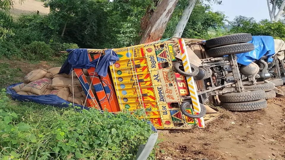 पलटा ट्रक
