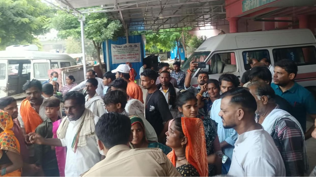 Uproar in Firozabad after youth injured in accident died in hospital
