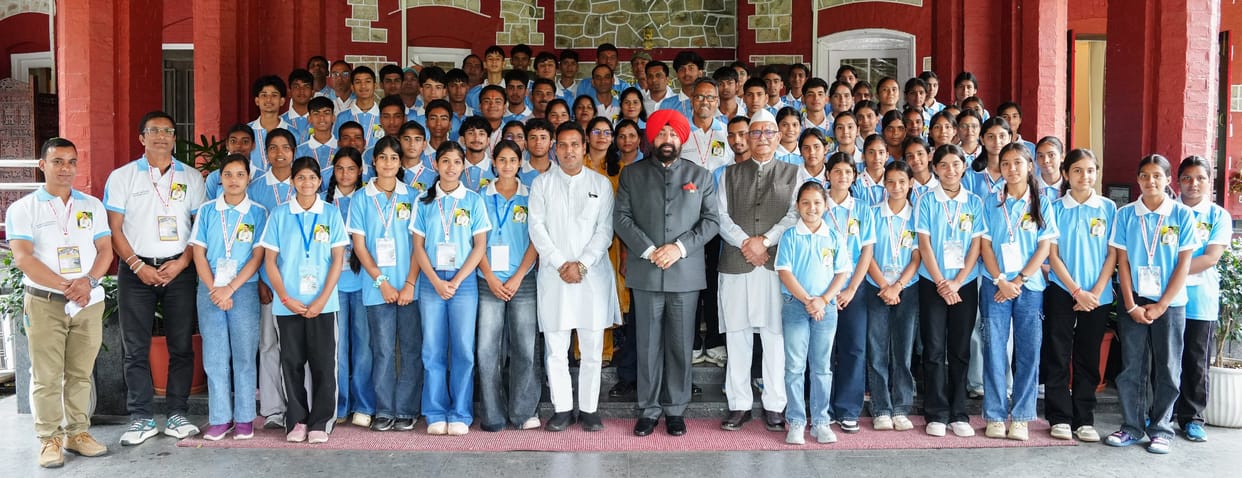 Meritorious students from Devprayag met the Governor she extended her best wishes for their Bharat Darshan