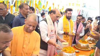 सीएम योगी, रक्षामंत्री राजनाथ सिंह, केंद्रीय मंत्री चिराग पासवान समेत दिग्गजों ने काटा केक