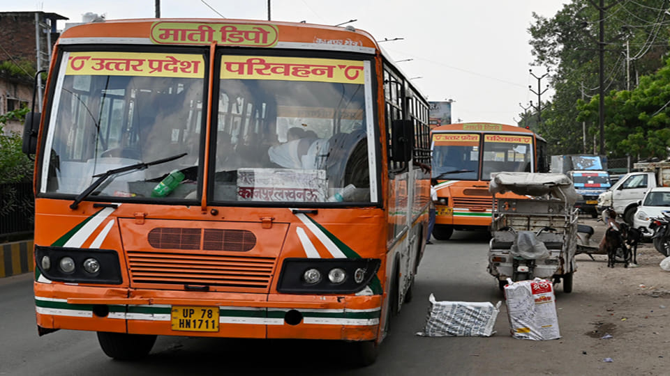 Kanpur: Number of buses on the Varanasi route halved; passengers inconvenienced