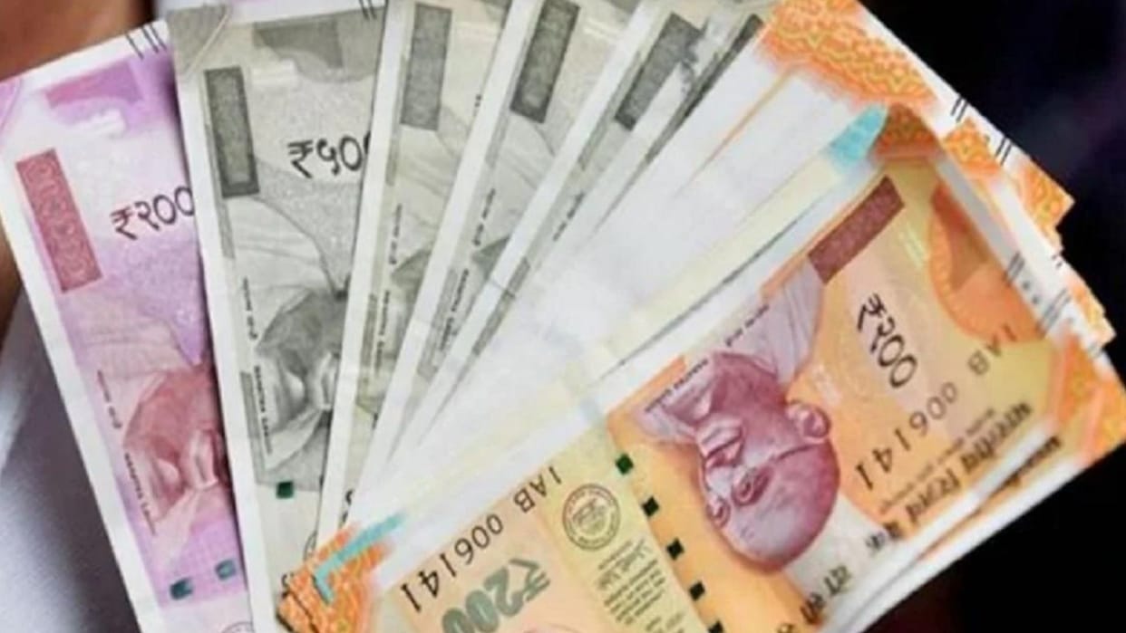 Bribe notes picked up with a towel to avoid leaving fingerprints scientific investigation exposes the SHO
