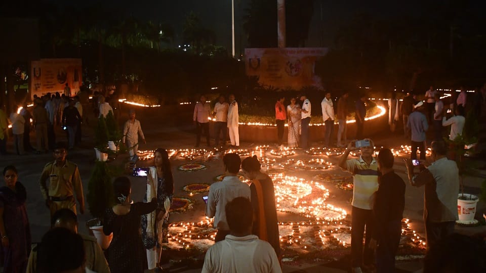 Meerut: City illuminated by 2.5 lakh earthen lamps on the Prime Minister's birthday; saplings planted