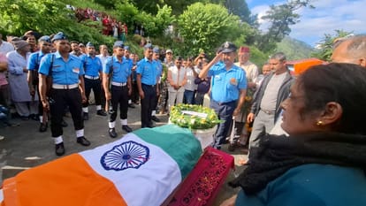 वायुसेना के जवान का अंतिम संस्कार