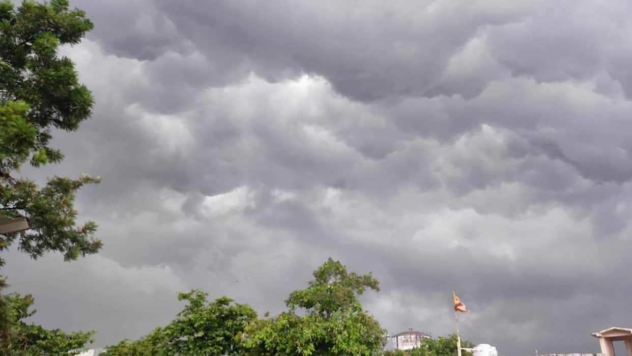No relief from heat in Punjab Weather to remain dry for two days possibility of light rain on 26 and 27