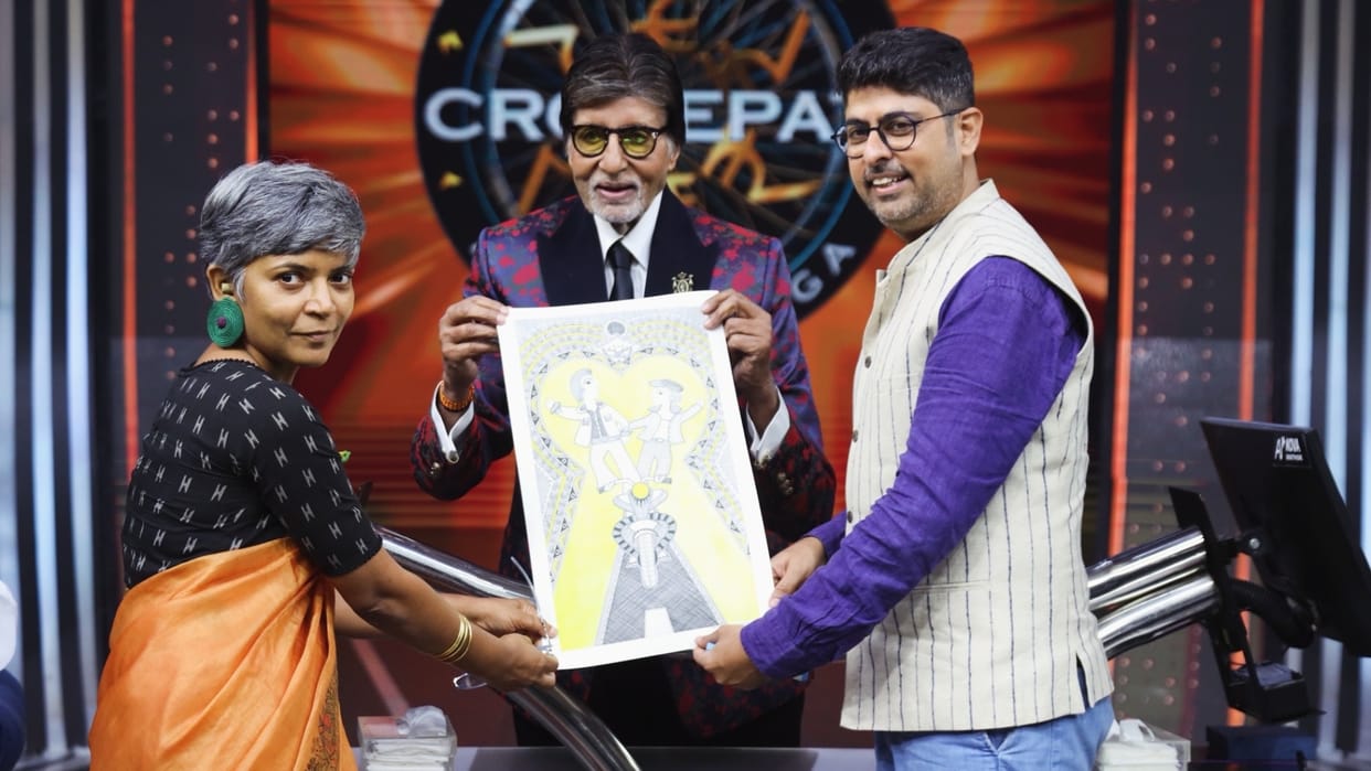 Amitabh Bachchan Receives Fan-Made Madhubani Art Inspired By Sholay On KBC 18 Set