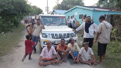 Villagers held Naib Tehsildar hostage for one and half hour issue of water drainage in Bahraich