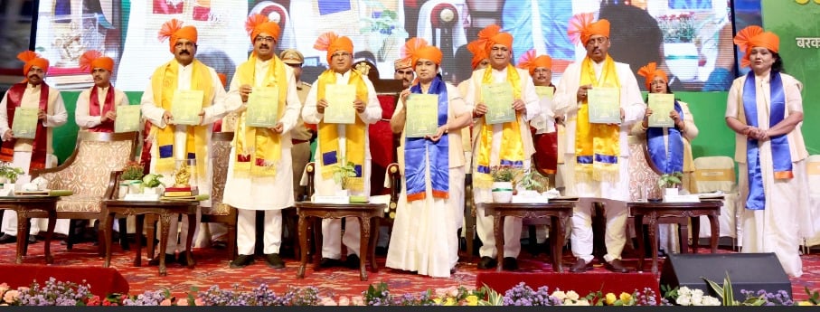 बीयू का दीक्षांत समारोह: 85 शोधार्थियों को PHD , 27 को गोल्ड मेडल, राज्यपाल ने बताई शिक्षा की जिम्मेदारी