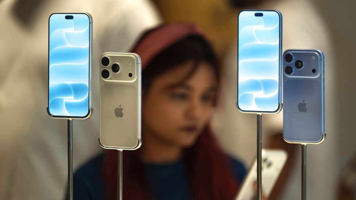 man sold gold to buy iPhone 18 pro for wife people without pre order returned apple store
