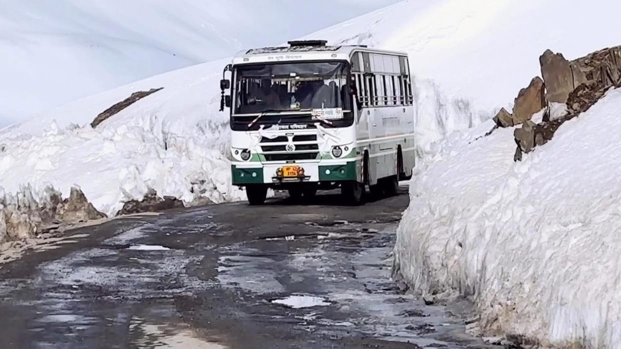 Himachal Pradesh: HRTC bus service on the country's highest Leh-Delhi route suspended; to resume next May.