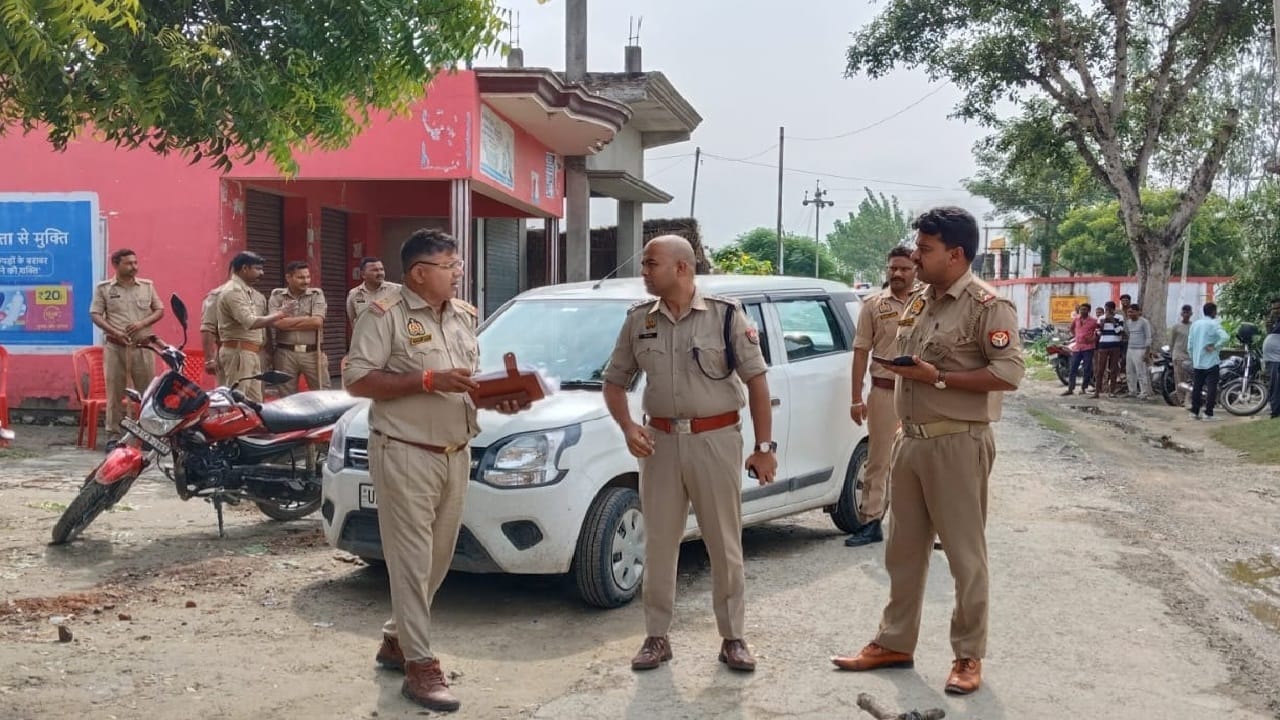 मौके पर मौजूद पुलिस