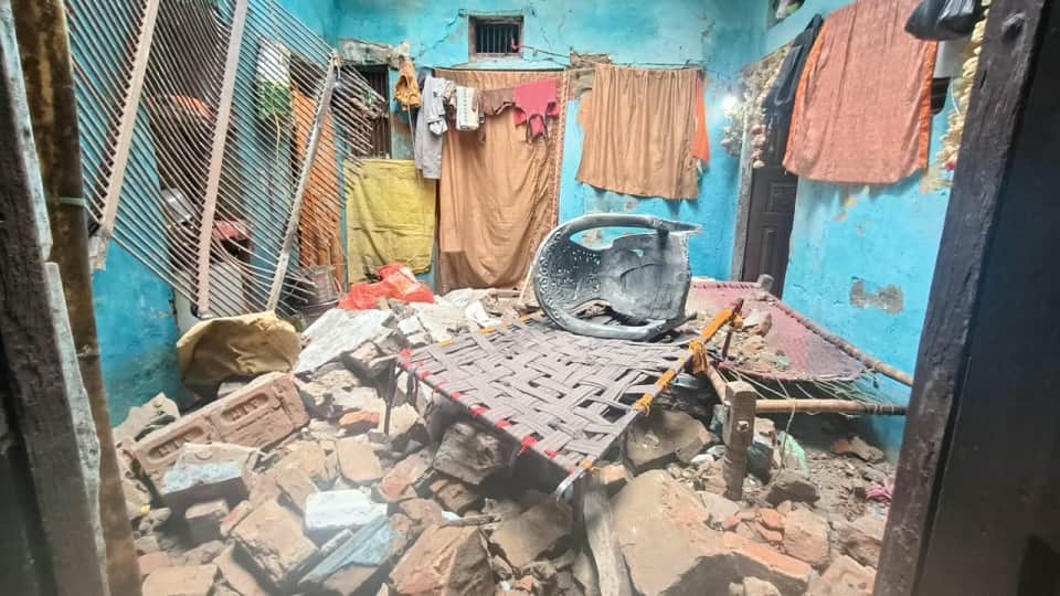 Roof Collapses After Rain in mainpuri Couple Trapped Under Debris Four Daughters Escape Unhurt