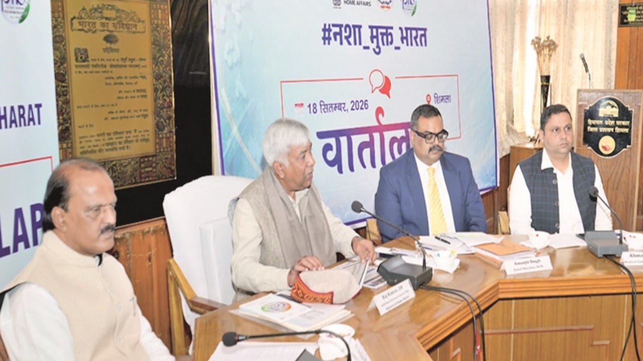गृह मंत्रालय के अतिरिक्त महानिदेशक राज कुमार ने शिमला में की बैठक।