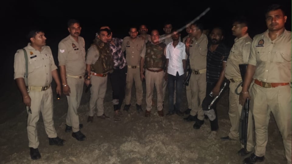 Three Buffalo Thieves Arrested After Police Encounter in Bijnor, Two Accused and Constable Injured