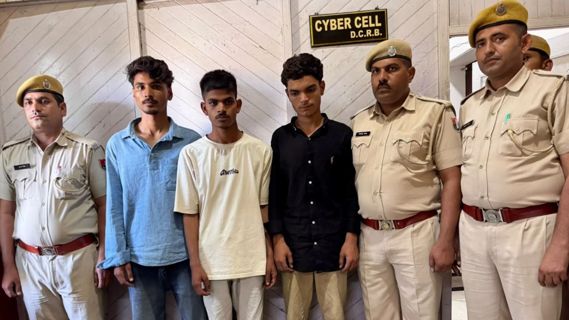 सिरोही पुलिस द्वारा कैलाशनगर पटवारी की हत्या का खुलासा कर तीन आरोपियों को गिरफ्तार किया गया है