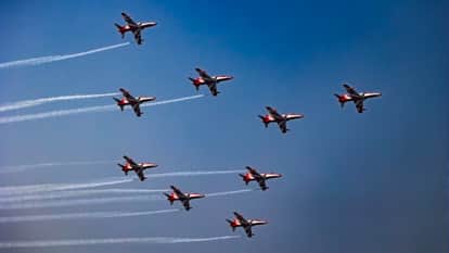 Surya Kiran Pilots on Meerut Air Show: Nine Hawks to Perform at 100 Feet, Tricolor Trails in Sky