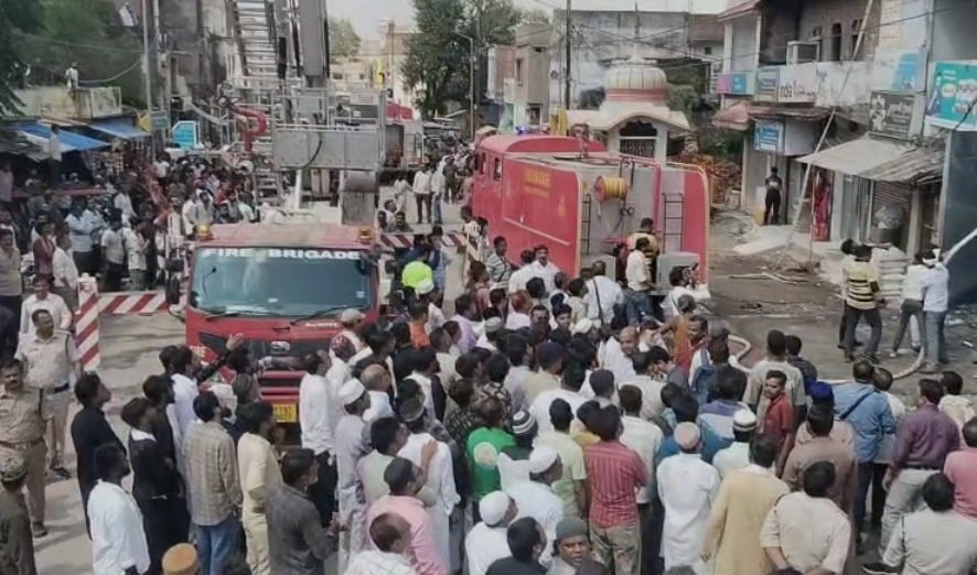 एमपी: सतना में बहुमंजिला इमारत में भीषण आग, दो बच्चों को सुरक्षित निकाला; कई लोगों के फंसे होने की आशंका